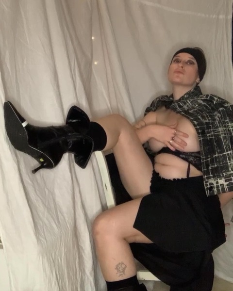 albtraumaufzweibeinen OnlyFans - Free Access to 32 Videos & 49 Photos Onlyfans Free Access