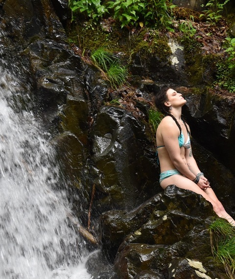 essa_rose OnlyFans - Free Access to 32 Videos & 49 Photos Onlyfans Free Access