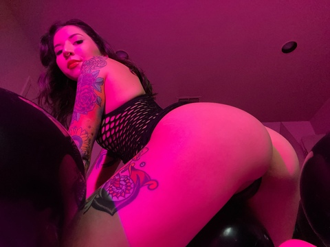 itsslinky OnlyFans - Free Access to 122 Videos & 590 Photos Onlyfans Free Access