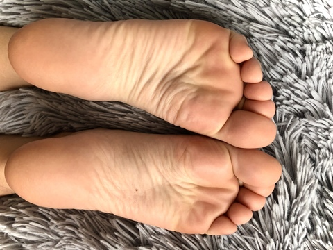 karlyklairefeet OnlyFans - Free Access to 32 Videos & 223 Photos Onlyfans Free Access