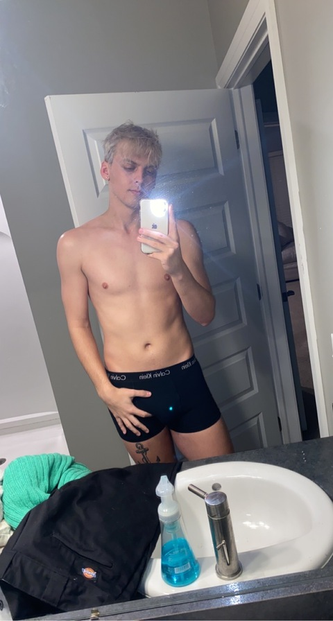 logan_youngxxx OnlyFans - Free Access to 48 Videos & 140 Photos Onlyfans Free Access