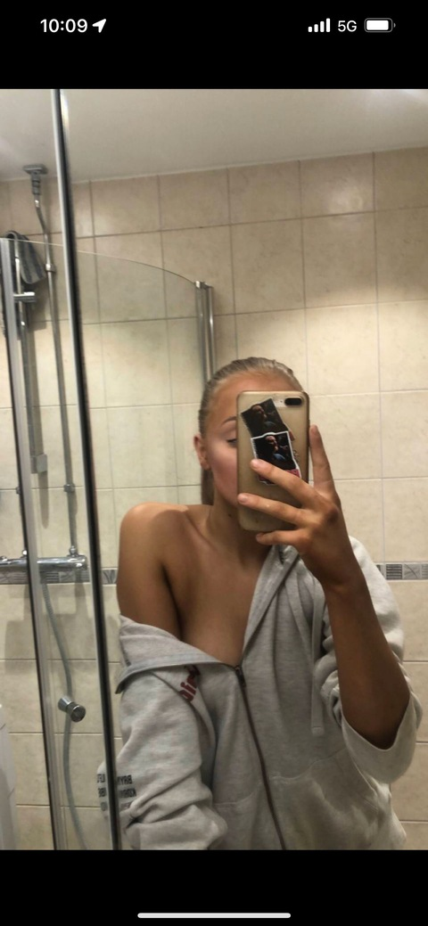 need.a.sugerdaddy OnlyFans - Free Access to 32 Videos & 49 Photos Onlyfans Free Access