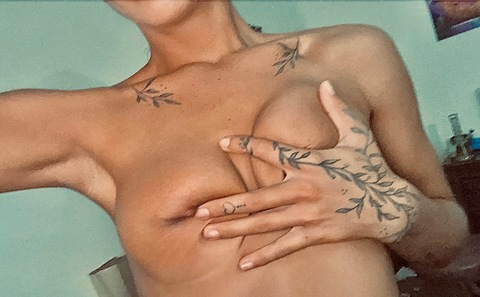 queennmak OnlyFans - Free Access to 32 Videos & 49 Photos Onlyfans Free Access