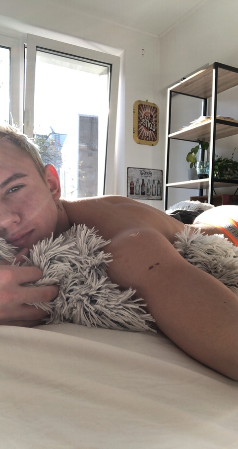 thegoodboyx OnlyFans - Free Access to 32 Videos & 49 Photos Onlyfans Free Access