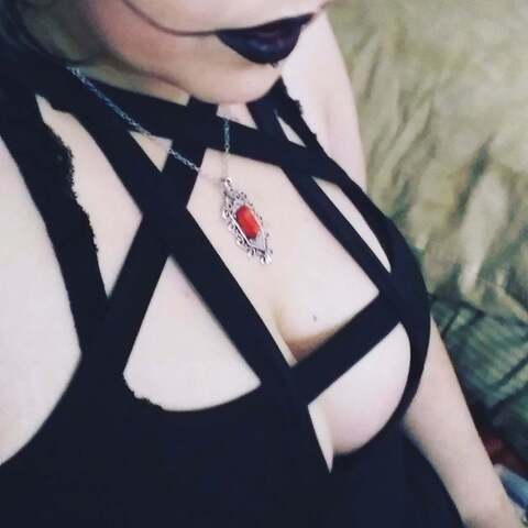 vaporqueen359 OnlyFans - Free Access to 32 Videos & 82 Photos Onlyfans Free Access