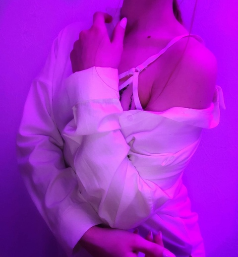 venera OnlyFans - Free Access to 32 Videos & 49 Photos Onlyfans Free Access