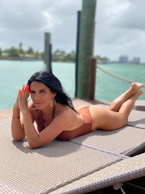 zdlena OnlyFans - Free Access to 58 Videos & 171 Photos Onlyfans Free Access